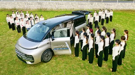 42 people fit into the Geely Galaxy V900 minivan