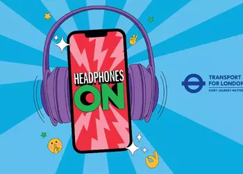 Лондон объявил войну «громким пассажирам»: новая кампания TfL призывает надевать наушники