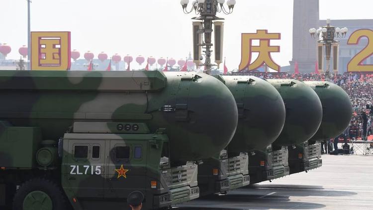 La Chine lance un missile balistique ...