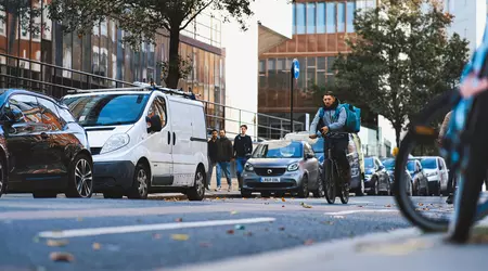 Ministère britannique des transports : les voitures auto-conduites seront sur les routes d'ici 2026