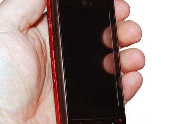 Хочу печенья: обзор симпатичного сенсорного телефона LG KP500