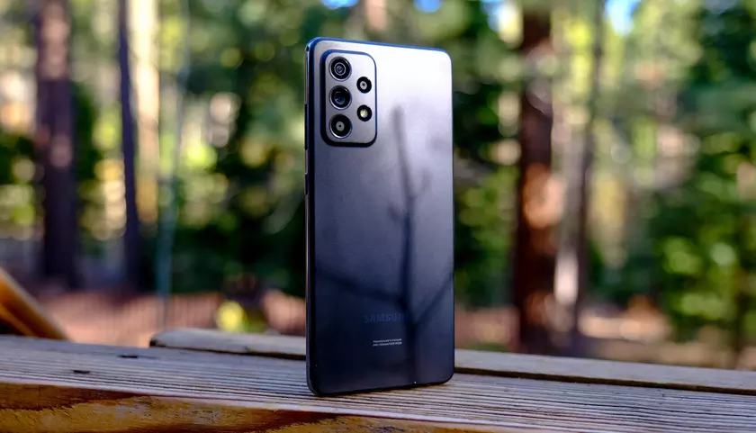 Samsung Galaxy A52s засветился на реальных фотографиях