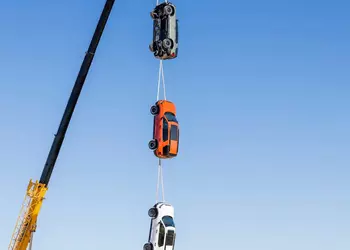 Honda подвесила три Passport TrailSport на кран, чтобы доказать их прочность