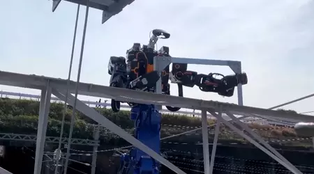  Japan has commissioned a huge humanoid robot to maintain railways