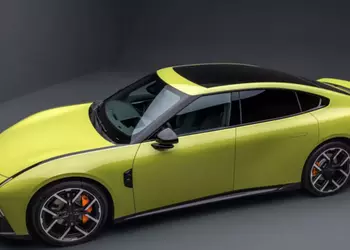 Xpeng раскрыла интерьер нового P7 с 87-дюймовым дисплеем дополненной реальности (AR-HUD)