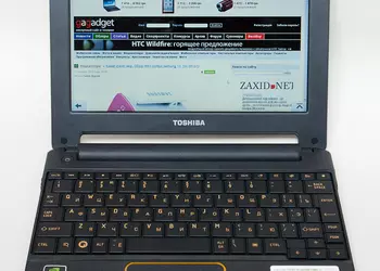 Мощный, но лёгкий. Обзор смартбука Toshiba AC100 