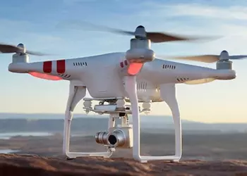 Квадрокоптер DJI Phantom 2 Vision+ с 14-мегапиксельной камерой и 3-осевым стабилизатором изображения