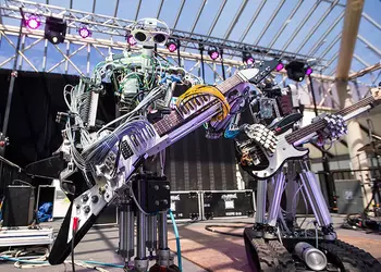 Рок-группа роботов Compressorhead собирает деньги на вокалиста и запись альбома