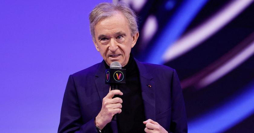 Billionaire with a fortune of $152 billion Bernard Arnault sold his private jet to avoid being followed by eco-activists on Twitter