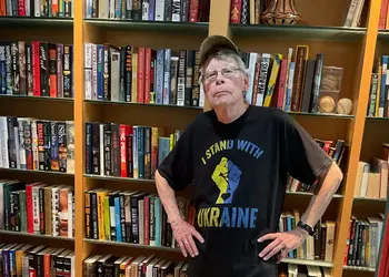 Стивен Кинг предложил Маску отдать $8 за его «синюю галочку» в Twitter в фонд Сергея Притулы на помощь ВСУ (дополнено)