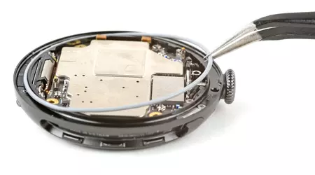 iFixit: Pixel Watch 4 — the most repair-friendly smartwatch in the world