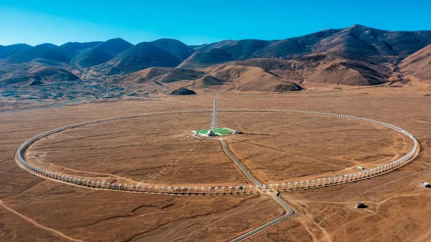 Китай запустил самый большой в мире солнечный радиотелескоп – он имеет 313 антенн длиной 6 метров, расставленных по кругу диаметром 3,14 км