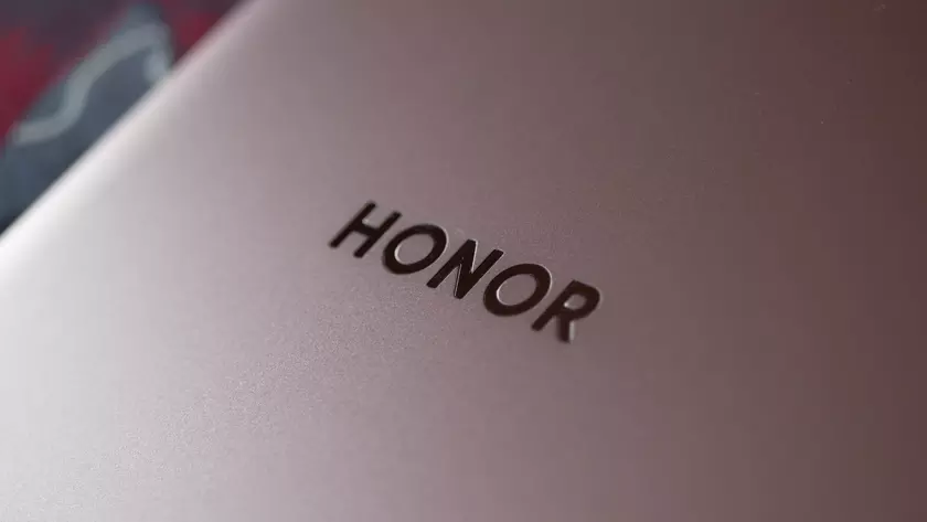 Конкурент Samsung Galaxy Z Flip 3 и Galaxy Z Fold 3: Honor готовит свой первый складной смартфон