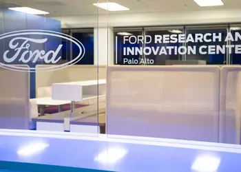 Обратно в офисы: Ford завершает эксперимент с гибридным графиком работы