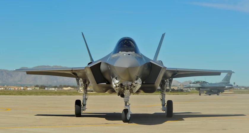 США могут закупить до 76 истребителей пятого поколения F-35A, F-35B и F-35C в 2025 финансовом году
