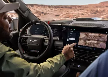 GM вернула Apple CarPlay и Android Auto в пикапы Silverado и Sierra