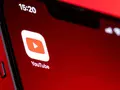 Предупреждаем: если вы не нашли кнопку “Подписки” в мобильном YouTube — она переехала на новое место. Но недалеко