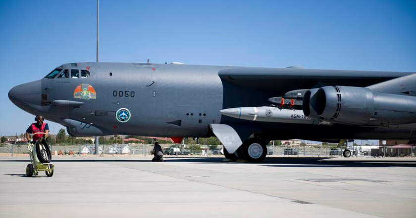 Ядерный бомбардировщик B-52H Stratofortress во второй раз испытал боевой прототип гиперзвуковой ракеты AGM-183A ARRW