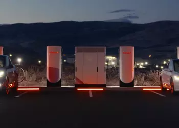 Tesla будет строить отдельные станции Supercharger для своих роботакси