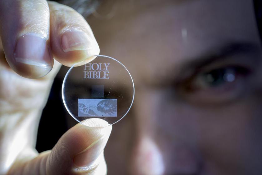 Die 5D-Technologie ermöglicht die Speicherung von 500 TB auf einem Laufwerk von der Größe einer CD