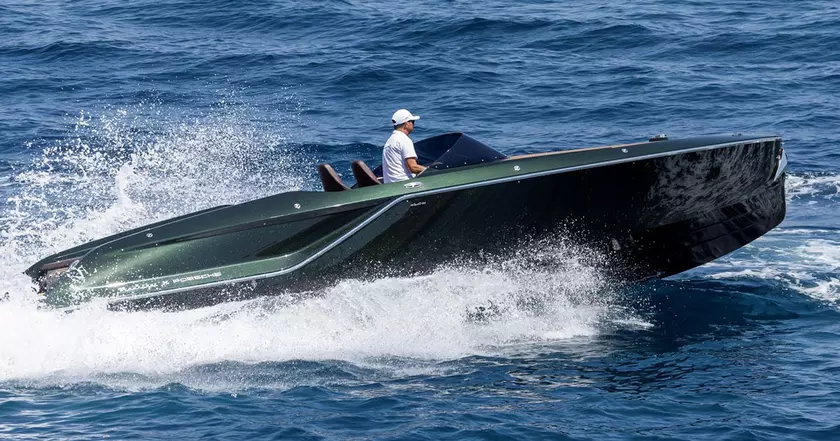 Frauscher x Porsche 850 Fantom: Innovazione e Lusso sull'Acqua