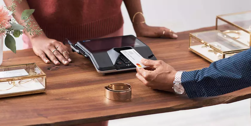 Mastercard откажется от магнитных полос на своих картах с 2024 года