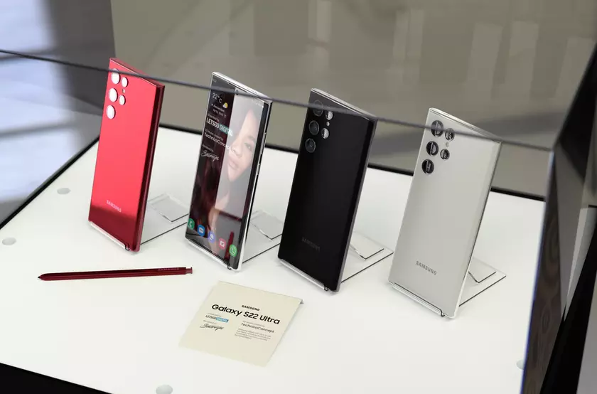 Неанонсированные флагманы Samsung Galaxy S22 уже появились на сайтах ритейлеров: в Европе — с процессором Exynos 2200