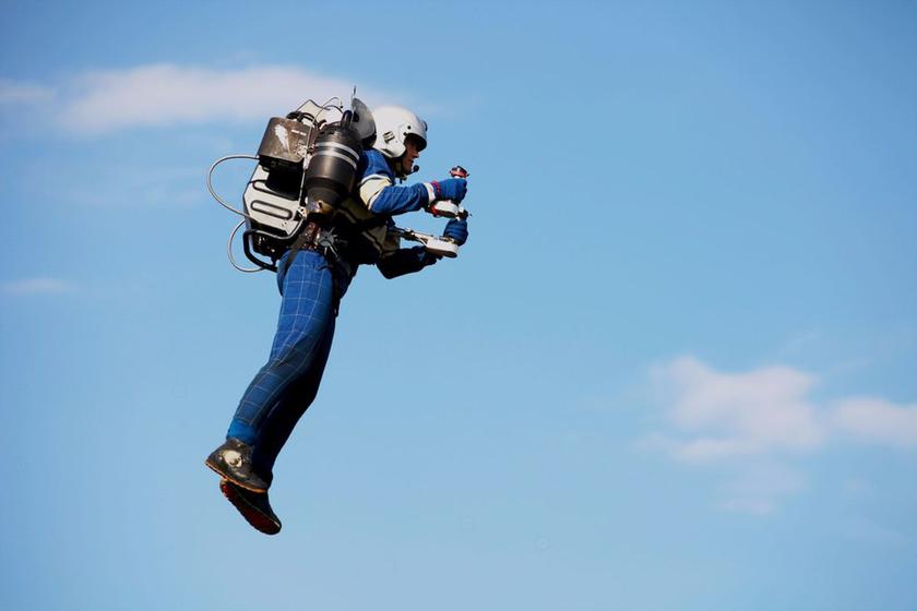 JetPack Aviation представила реактивный ранец JB-9 и продемонстрировала его в действии