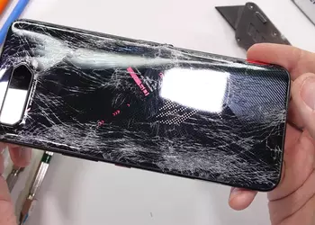 ASUS ROG Phone 5 провалил тест на прочность: смартфон гнется, как картонный