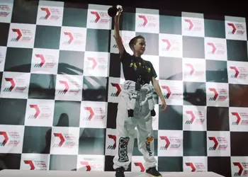 Чемпионат по гонкам дронов World Drone Prix 2016 выиграл 15-летний британец