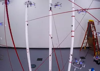 Самоуправляемые дроны легко преодолевают препятствия (видео)