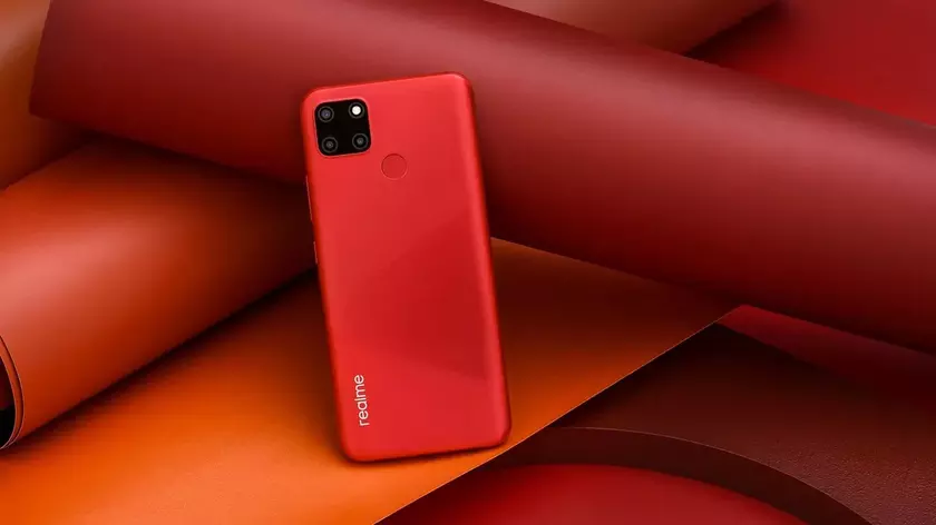 Realme C12: бюджетный смартфон с аккумулятором на 6000 мАч и тройной камерой за $130