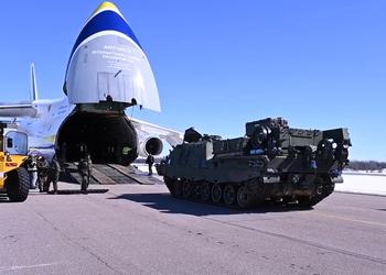 Міноборони Канади показало відправлення в Україну броньованих машин Bergepanzer 3 (відео)
