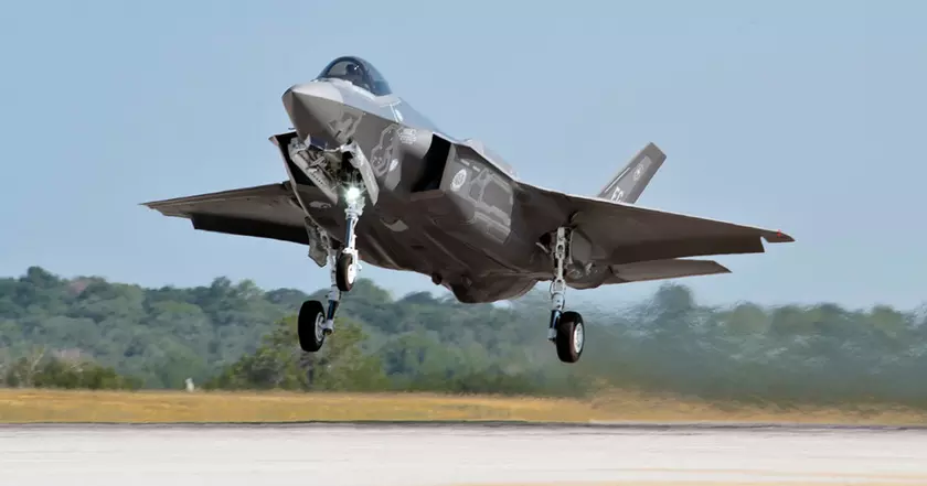 На авиабазе Хилл в США разбился истребитель пятого поколения F-35A Lightning II