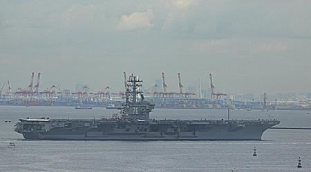 El portaaviones USS Ronald Raegan pudo salir de Japón en el séptimo intento junto con el crucero de misiles USS Antietam