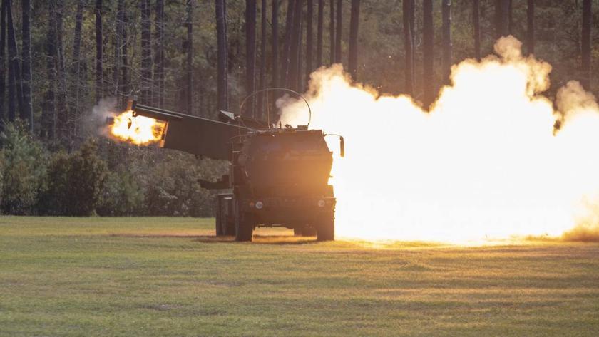 Опубліковане ефектне відео запуску 24 ракет із чотирьох реактивних систем залпового вогню HIMARS на $3 600 000
