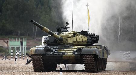Український FPV-квадрокоптер і дрон-бомбардувальник із тепловізором та гранатами знищили російський танк Т-72Б вартістю $3 млн