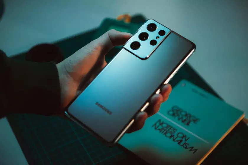 Samsung продолжает лидировать на европейском рынке смартфонов – в 2021 году он занял 32%