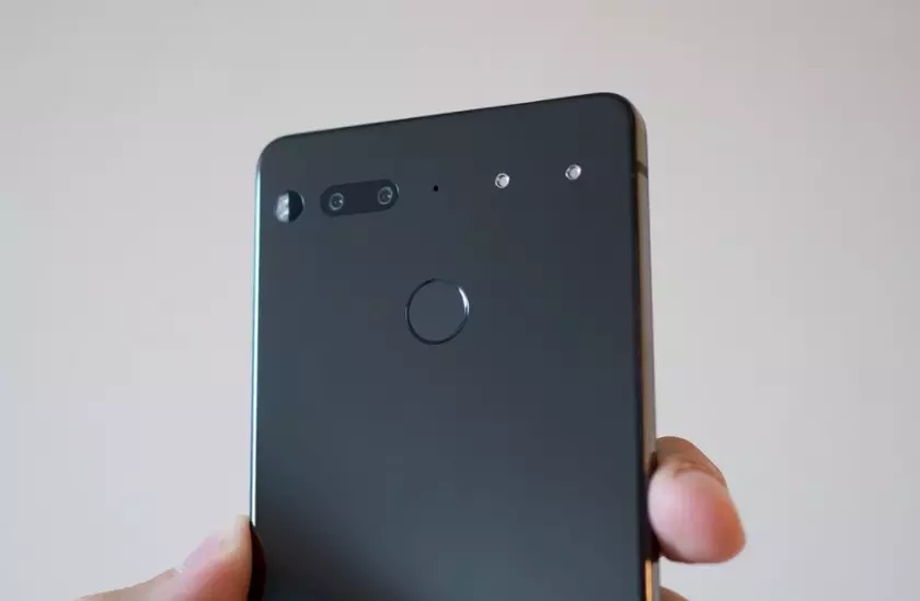 Essential Phone получил крупное обновление для камеры