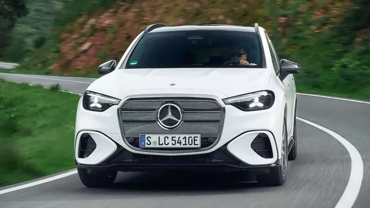 Электрический Mercedes GLC стал доступнее: меньше пафоса, больше киловатт