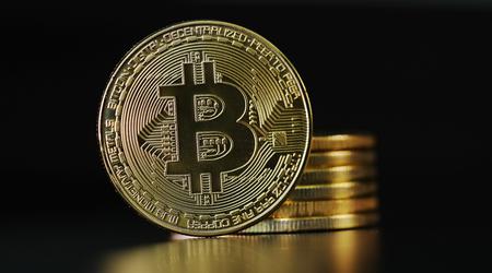 Le taux de Bitcoin s'est à nouveau effondré - la crypto-monnaie a chuté de 15 000 $ en une journée