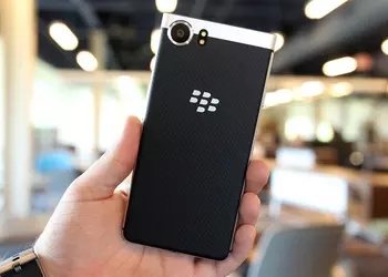 TCL готовит влагозащищенный BlackBerry без клавиатуры