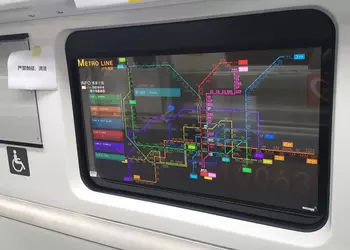 LG начала устанавливать прозрачные OLED-дисплеи вместо окон в метро