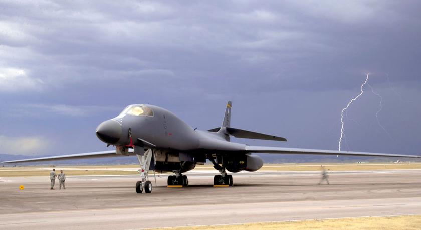 Американские стратегические бомбардировщики B-1B Lancer совершили исторический визит в Турцию