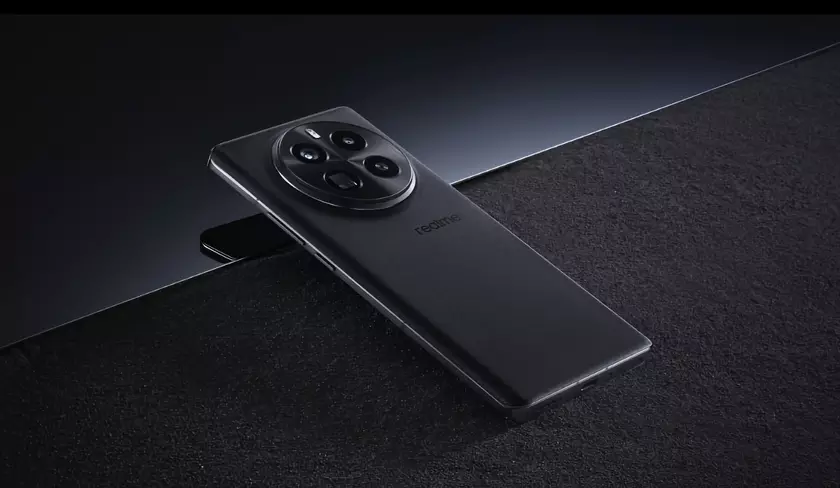 realme GT 7 Pro получит AMOLED LTPO-дисплей BOE X2, чип Snapdragon 8 Gen 4 и камеру на 50 МП