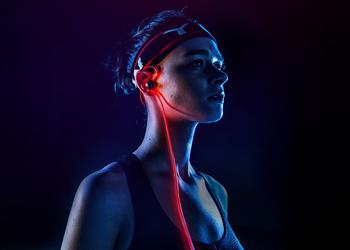 Meizu introduced headphones Halo with luminous wires and an analog of AirPods for $ 79