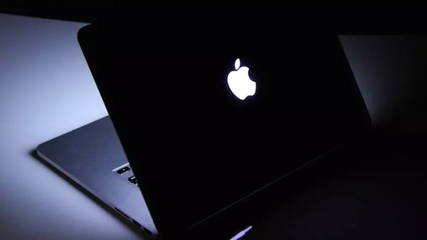 Apple может вернуть светящийся логотип-яблоко в крышке MacBook