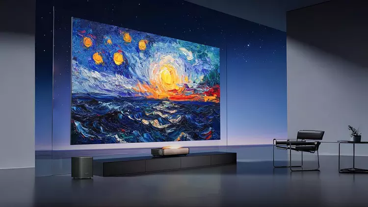 Ему динамики не нужны: Hisense выпустила Xplorer X1 Ultra — первый в мире лазерный телевизор, экран которого воспроизводит звук