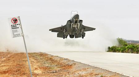 An F-35B Lightning II fighter jet landed on a highway, refuelled, rearmed, changed pilots and flew away - The US Marine Corps is preparing for future wars in the Pacific Ocean