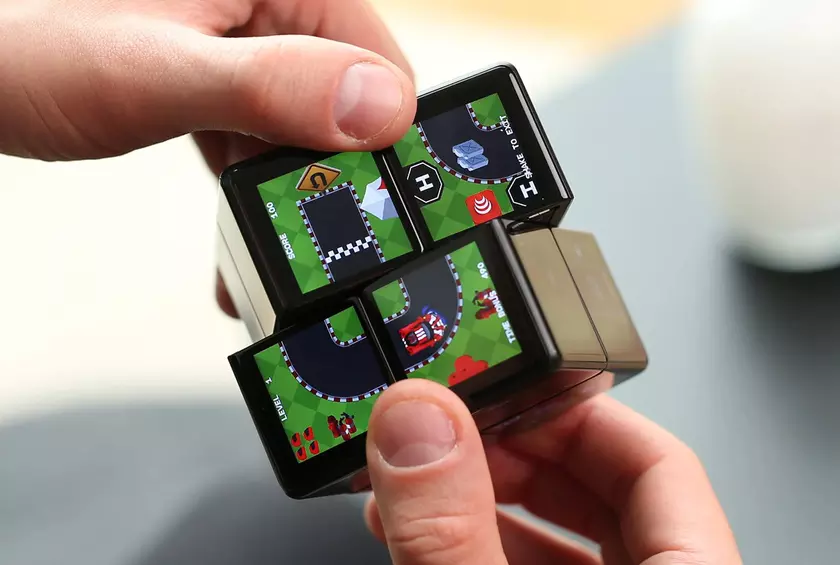 Рубик для нового поколения: разбор WOWCube